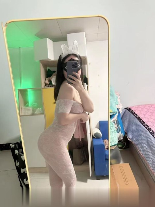 深圳黑丝蜜桃臀小静