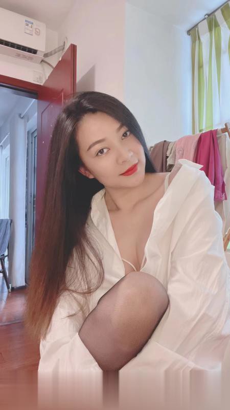 广东-深圳-宝安少妇乐芙御姐风格丝袜制服性感，胸大屁股大