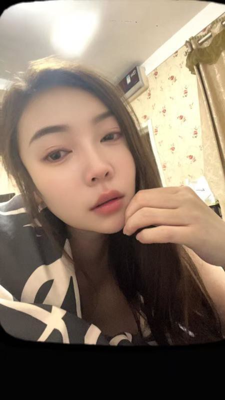 武汉汉阳王家湾鱼儿皮肤白皙光滑 腿也好看 笑起来很迷人