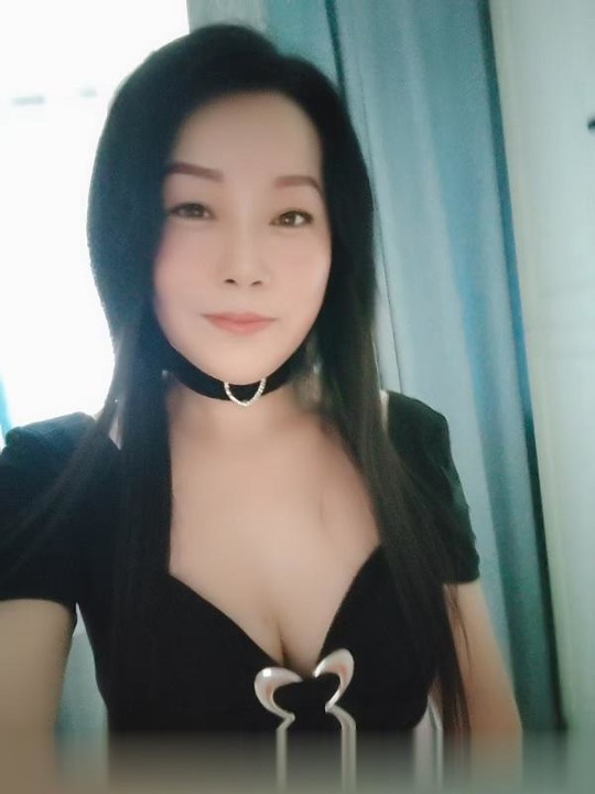 上海长宁淫荡骚货人妻