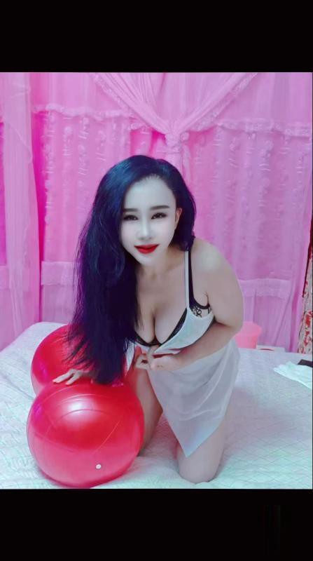 大连大屁股丝袜美女