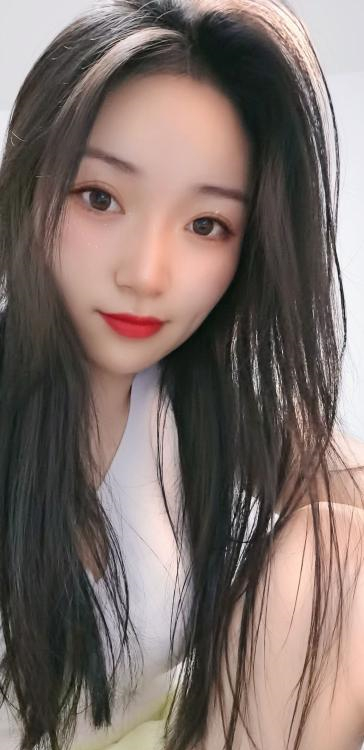 西安未央少妇朵朵kouhuo深喉做的很到位，小蛮腰