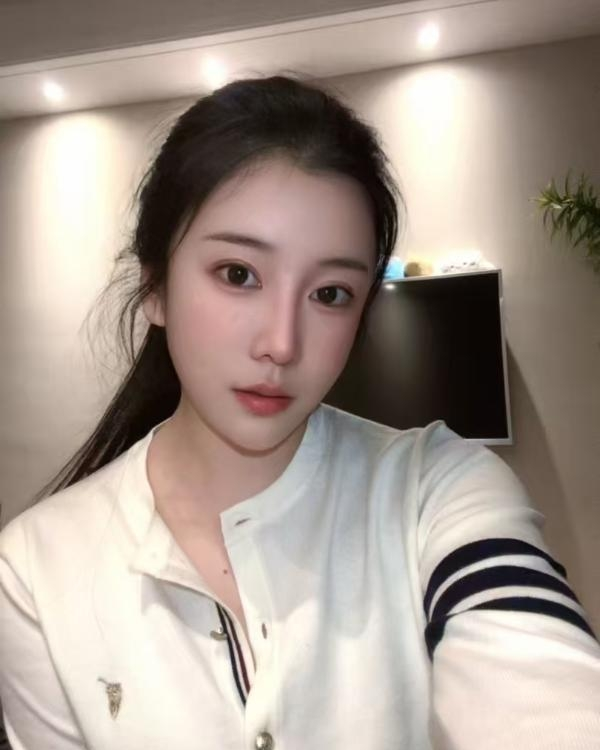 南京市江宁高颜值美女沐沐