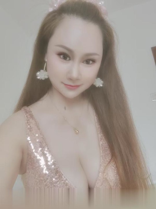 天津骚气E奶小姐姐