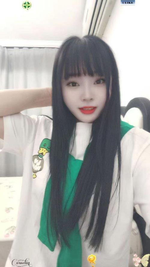 北京新来的苗族小嫩妹cos文文，嫩，骚，玩得开，足钟不