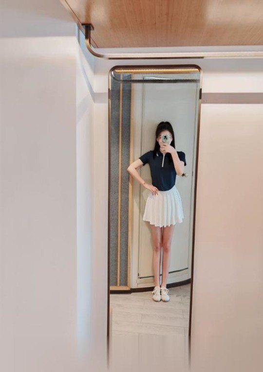 苏州英语老师佳佳屁股很丰满，腿又长