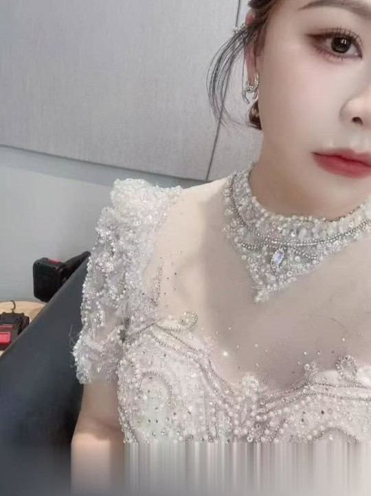 武汉后湖希儿..胸部很饱满，还穿了黑丝迎接我