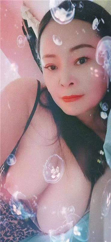 重庆-沙坪坝活好舌吻的轻熟姐姐