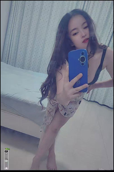 北京南方姑娘精品中小项身上皮肤又白又嫩，大屁股